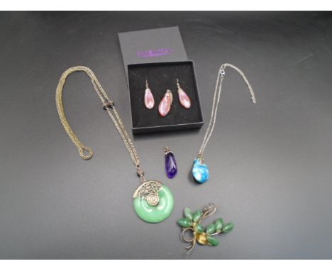 A collection of semi-precious jewellery items to include a jade necklace, a boxed sterling silver 925 earings and necklace se
