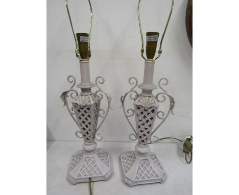 Pair lamp bases