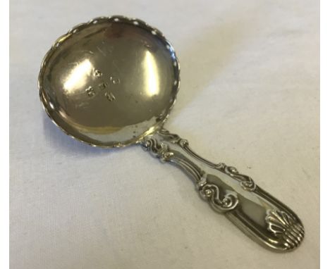 A hallmarked Georgian tea caddy spoon. Birmingham 1817. Approx. 12.6g. Maker I.B. 