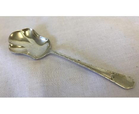 A hallmarked silver caddy spoon. Hallmarked Sheffield 1914. Maker Henry Wigfull (Lee & Wigfull). Weight approx. 19.5g. 