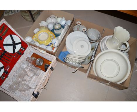 A collection of ceramics, including: a quantity of 'Wonderful World White' by Villeroy & Boch; a modern part dessert service;