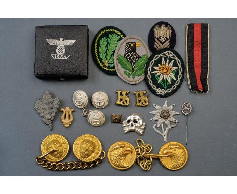 dating: 20th Century provenance: Germany, Two latches different from the cloak, 'Wiederholungsspange' case of the Iron Cross.