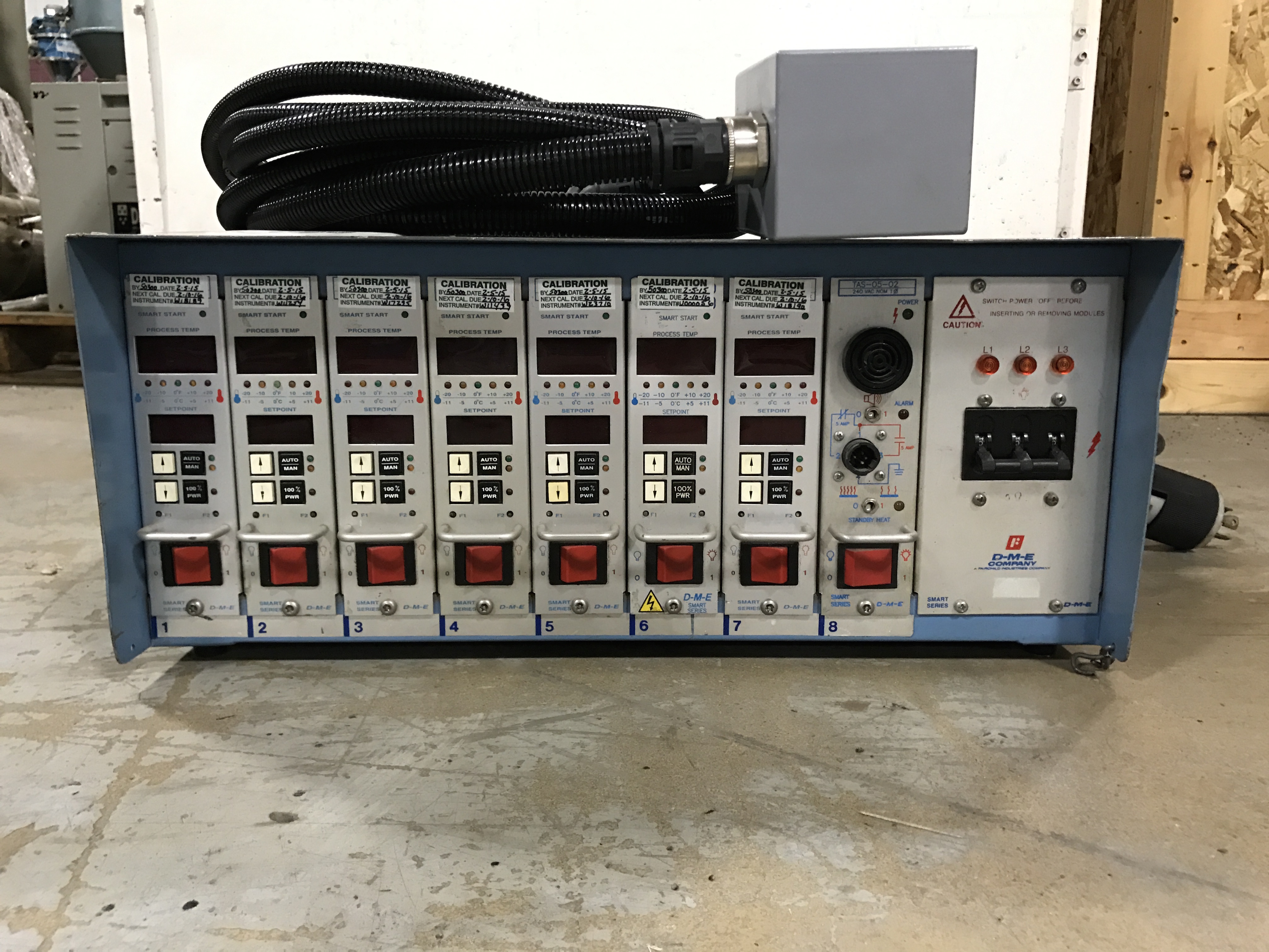 DME 8 Zone Hot Runner Controller with Cable and Stand