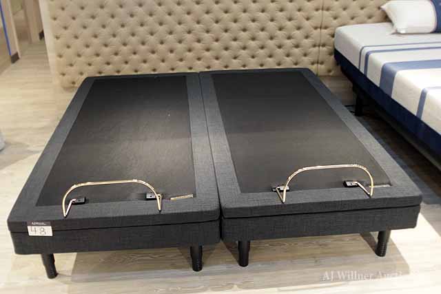 Serta Motion Essentials & Serta Motion Plus Ergomotion King w/ remote