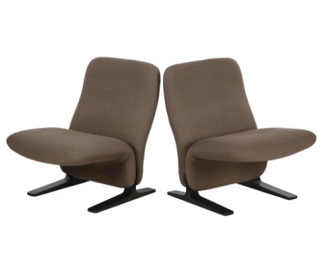 Pierre Paulin (1927-2009)2 gray upholstered chairs with blackened steel base, design Pierre Paulin for Artifort, model 'Conco