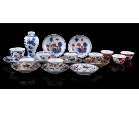 18 parts porcelain tableware, among others. Cups and saucers with Imari decor and milk and blood cups, China, 18th century (d