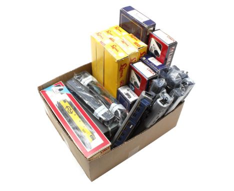 36 pieces Lima model trains, among others. locomotive 208189L, 208185L and 208186 and various wagons