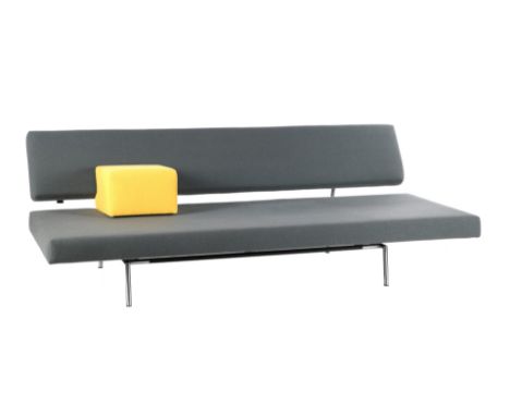 Martin Visser  (1922-2009)Gray upholstered sofa bed with chrome-plated metal base, design Martin Visser for Spectrum, sofa mo