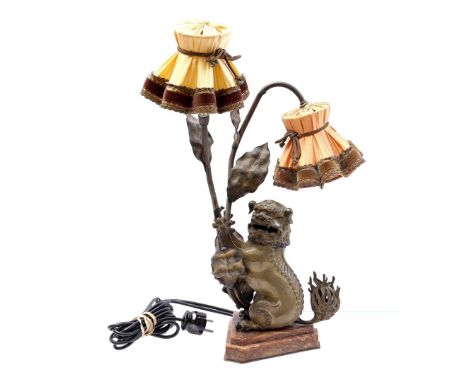 Classic table lamp with lion and 2 upholstered shades, 50 cm high