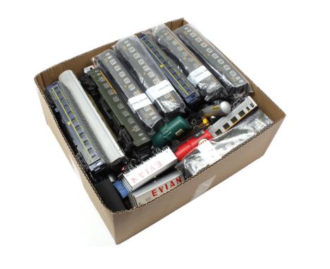 Approx. 50 pieces Jouef model trains wagons