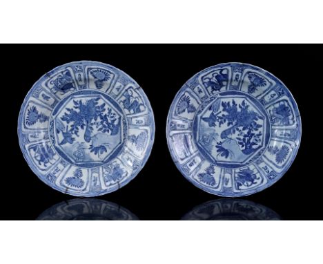 2 earthenware dishes after an antique model inspired by Wanli, Sphinx Maastricht ca. 1920, 32 cm diameter