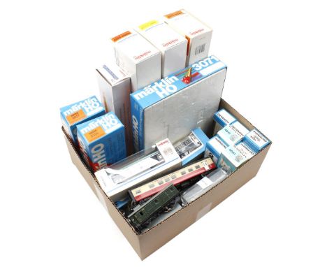 Märklin model trains collection wo. Hamo 8324, 8327, 8388, 8309, 3389H locomotives, wagons, track 0 rails