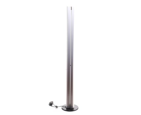 Gianfranco Frattini (1926-2004)White lacquered metal dimmable floor lamp on blackened foot, design Gianfranco Frattini for Ar