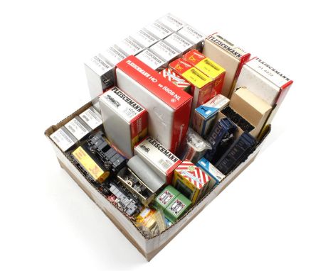 Fleischmann model trains collection b.u. locomotives 1351F, 4065, 4010 and 91 4372, wagons, H0 rails, parts and transformer