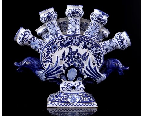 Earthenware tulip vase with blue decor and 2 heads of sea creatures, after an antique Delft model, 30 cm high (restoration)