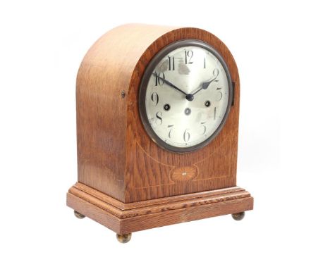 Junghans table clock with play, in oak case with marquetry decoration, 33.5 cm high