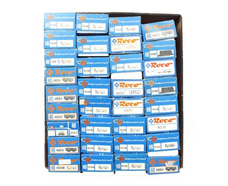 33 pieces Roco H0 model train wagons