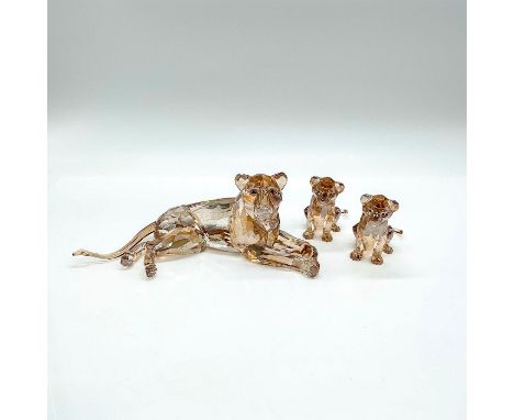 Adorable faceted crystal figurine set modeled as a reclining lioness with two cubs. Gorgeous golden brown coloration.SCS excl