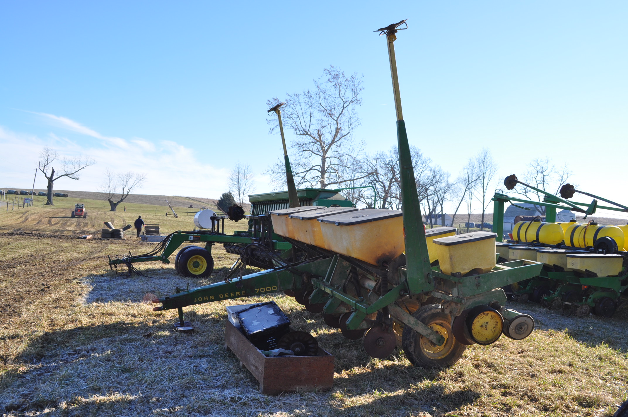 john-deere-7000-planter-6-row-dry-fertilizer-markers-finger-pickup-rubber-closing-wheels