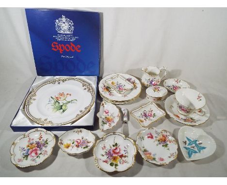 A good quality Spode plate, boxed, and collection of 18 pieces of Royal Crown Derby ceramics to include a trio, trinket dishe