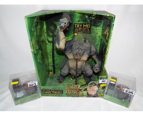 Lord of the Rings - Lord of the Ring The Fellowship of the Ring electronic sound and action Cave Troll and two light up The O