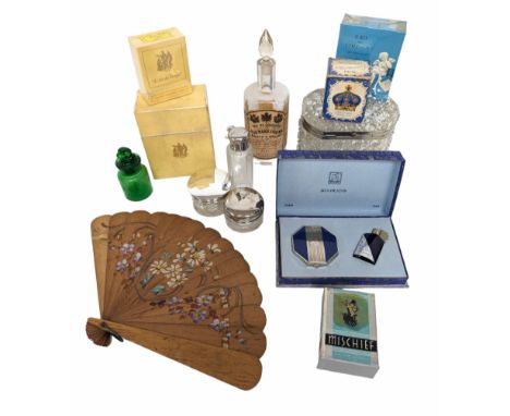 Vintage scent bottles and perfumes, including Roger & Gallet Jean Marie Farina, Nina Ricci L'Air du Temps, Avon Moonwind toge