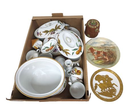 Royal Worcester Evesham and Evesham Vale pattern ceramics, including oven dishes, teacups and saucers, etc, and other ceramic