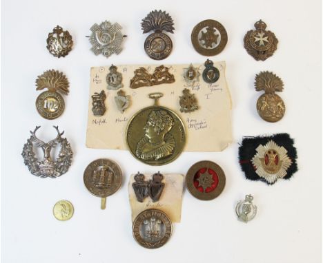 A collection of British military badges and insignia, to include badges for the Queen's Own Hussars, the Shropshire Yeomanry,