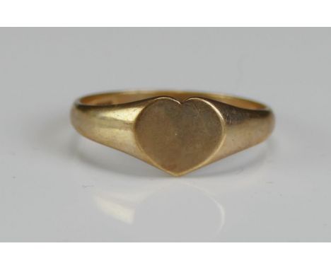 A 9ct Gold Heart Shaped Ring, size K.5, hallmarked, 1.63g 