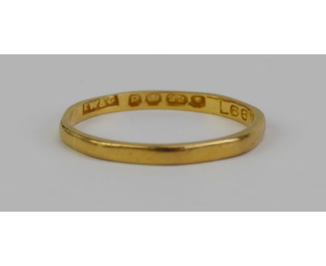 A 22ct Gold Wedding Band, 1.8mm wide, size K.5, London 1950, 1.63g 