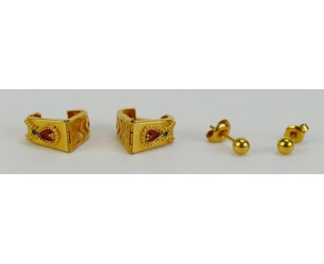 A Pair of 18ct Gold Studs butterflies stamped 916 (1.34g) and a pair of Middle East precious yellow metal and enamel hinged e