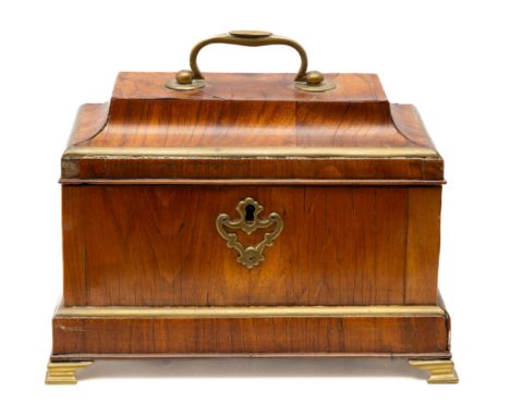 A tea caddy, by Abraham Roentgen (1711-1793) , Ca. 1755-60, Germany, Ca. 16x22,5x14,5 cm, A brass-mounted rosewood tea chest,