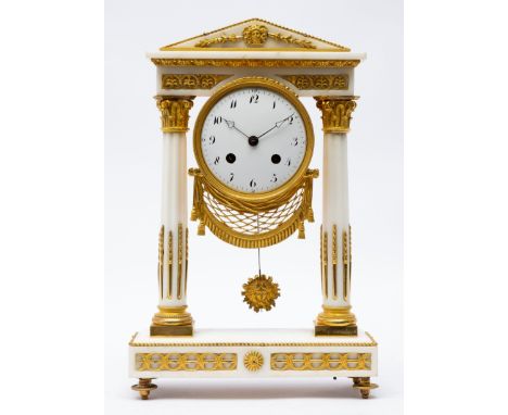 A Directoire ormolu and white marble mantel clock 'pendule portique', Ca. 1795-1800, 43x27,5x10 cm, The clockwork suspended b