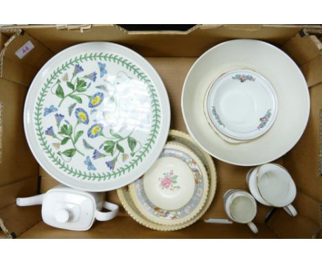 A mixed collection to include Portmeirion footed cake stand, Spode Vela Mour patterned fruit bowl etc 