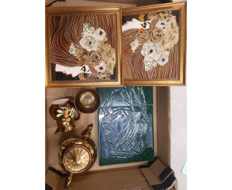 A mixed collection of ceramic items to include Pickwick Papers tiles by H &amp; R Johnson, 2 framed Maws tiles and a Wade gol