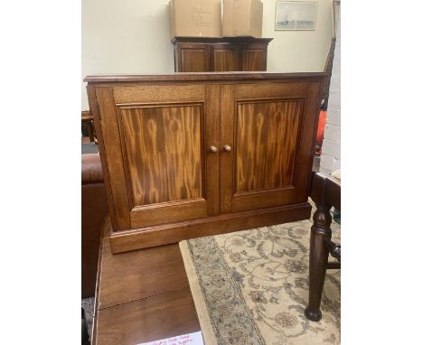 Light Mahogany small sideboard/ side cabinet with internal shelving 