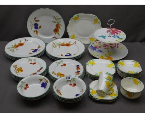 ROYAL WORCESTER EVESHAM TABLEWARE and a Collingwood bone china part teaset