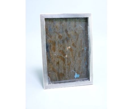 SILVER EASEL PICTURE FRAME, engine turned, Birmingham 1927, 12 x 8cms (4.75 x 3in)