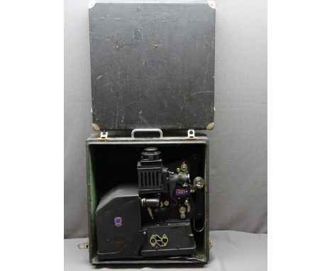 PATHE 9/5MM CASED PROJECTOR