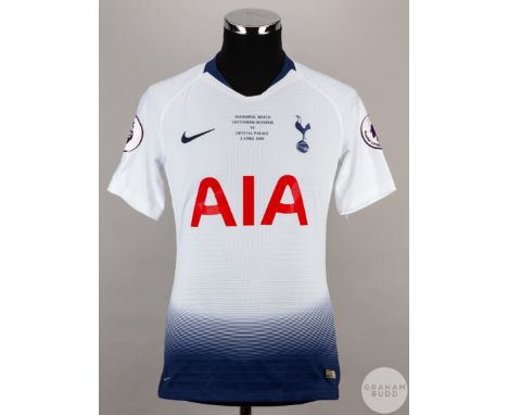 Davinson Sanchez white No.6 Tottenham Hotspur short-sleeved shirt, 2019, Nike, size M, crew neck collar, embroidered badge, I