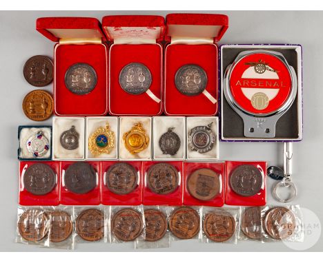 A collection of Arsenal commemorative medals, cased commemorative double medals, enamel car badge, white-metal medals, etc., 