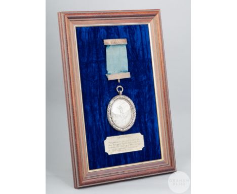 Victorian silver Low Medal, the obverse engraved with figure of a golfer, the reverse inscribed PRESENTED BY Mr GEORGE LOW GR