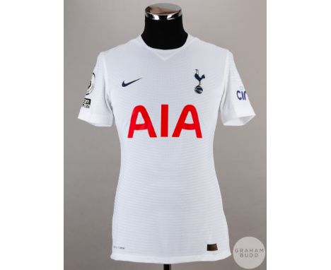 Son Heung Min white No.7 Tottenham Hotspur short-sleeved shirt, Nike, size M, crew neck collar, printed badge, back lettered 