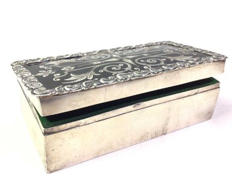 EDWARDIAN SILVER TRINKET BOX, WALKER & HALL, LONDON 1909  the hinged rectangular lid inset with scrolling foliage within a mo