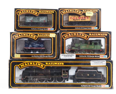 A quantity of OO Mainline Railway. An LMS rebuilt Royal Scot 4-6-0 tender locomotive, Scots Guardsman 6115. Plus a North East
