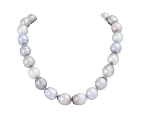 Collier aus Tahitiperlen, barock bis tropfenförmige Zuchtperlen 13,5-14,7 mm, silbergrau, mit nat. WMM und Farbzonierungen, i