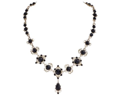 "Ulmer Schmuck" feines Collier mit Onyx, Silber ehemals vergoldet, 33,8 g, L: 43 cm, feine Ausführung mit den typischen Volut