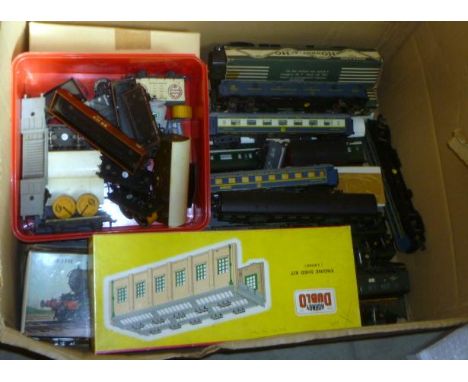 Passenger and goods rolling stock by Hornby, Bachmann, Hornby Dublo and others including British and Continental items, and a