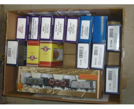 Eighteen private owner goods wagons by Dapol, Bachmann and Oxford Rail including tank wagons, coal trucks and vans, all items