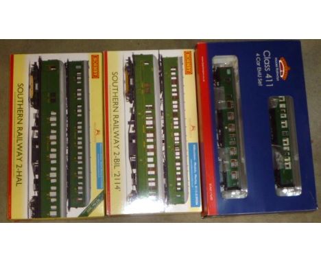 Bachmann Class 411 EMU Set, Hornby S.R. 2-HAL EMU and S.R. 2-BIL EMU, all items boxed, G-E (3) (Est. plus 18% premium inc. VA